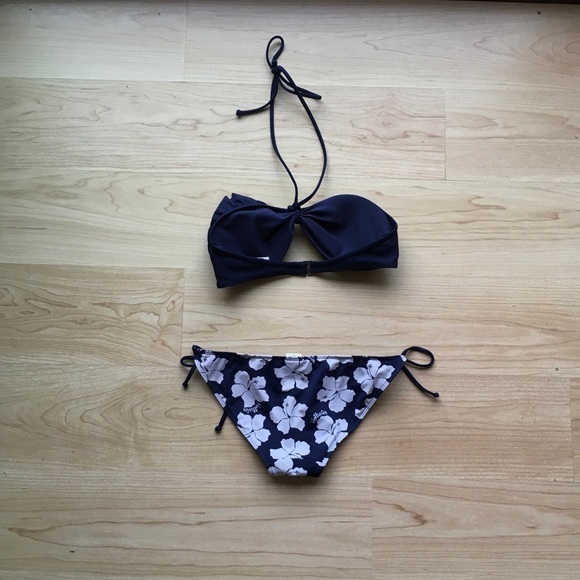 Hollister Bikini Bottoms - Picture 2 of 5